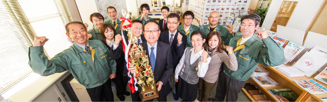 佐久市で注文住宅を建てる会社のスタッフ